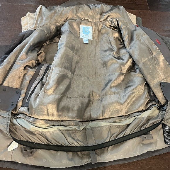 Burton Snowboard Jacket. Great condition - Picture 2 of 6